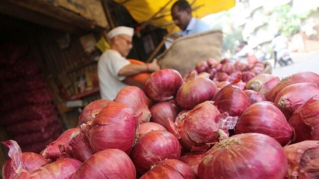 ভারতীয় পেঁয়াজ: মুখ ফিরিয়ে নিয়েছে বাংলাদেশ, মাথায় হাত ভারতের