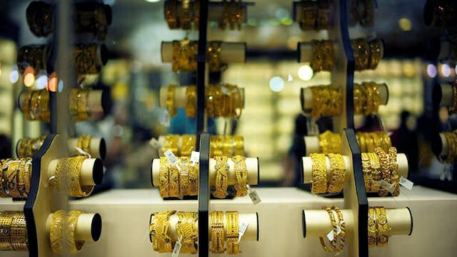 ২ লাখ ৭০ হাজার টাকা স্বর্ণের ভরি