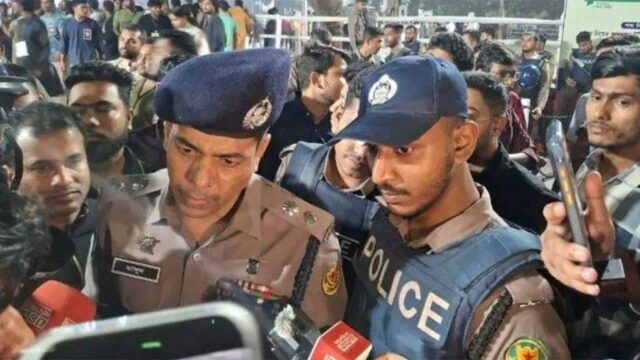 শহীদ মিনারে এক ঘণ্টায় আইফোনসহ অন্তত ১২ মোবাইল চুরির অভিযোগ