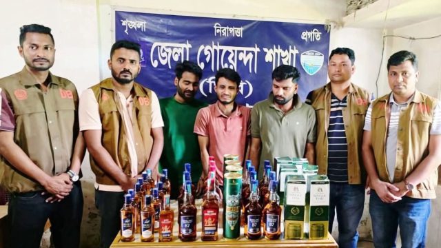 বেগমগঞ্জে  বাসার শয়নকক্ষ থেকে ৩৯ বোতল বিদেশি মদ উদ্ধার, তিন মাদক কারবারি গ্রেপ্তার