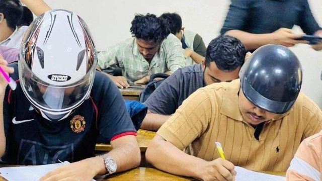 হেলমেট পরে পরীক্ষা দিলেন জবি শিক্ষার্থীরা: নিরাপত্তা শঙ্কায় তীব্র উদ্বেগ