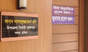 ‘বিনা অনুমতিতে প্রবেশ করুন, জুতাসহ’—ইউএনওর ব্যতিক্রমী উদ্যোগ